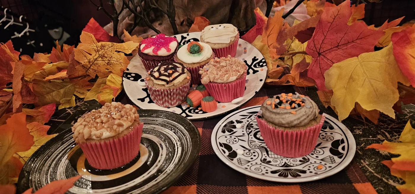 Halloween cupcakes from Midnight Treats by Pink Cupcake on the Realm of Terror midway